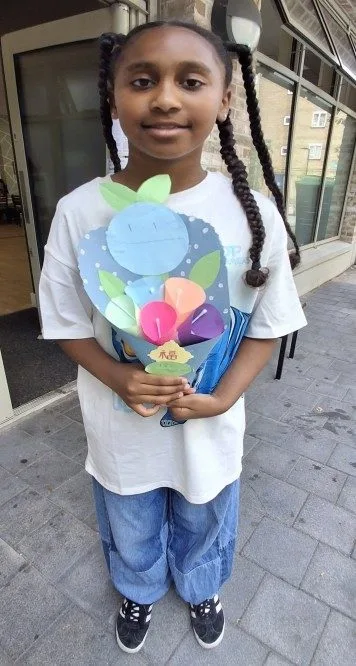 Children making paper flower bouquets at the Chinese Stories Arts and Crafts workshop